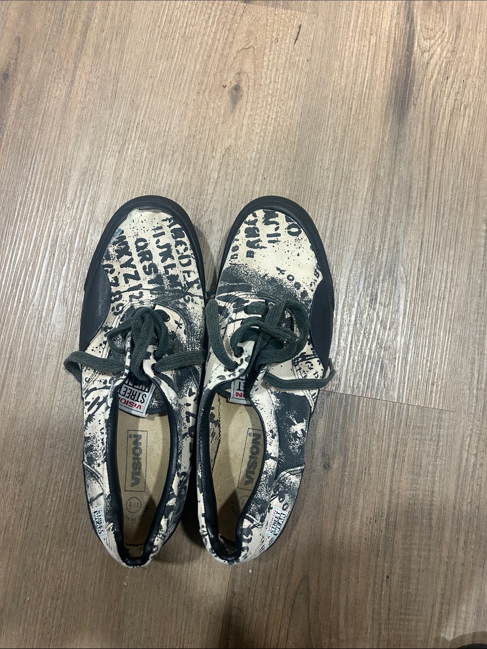 Street Wear Men's Black & White Graphic Skate Shoes
